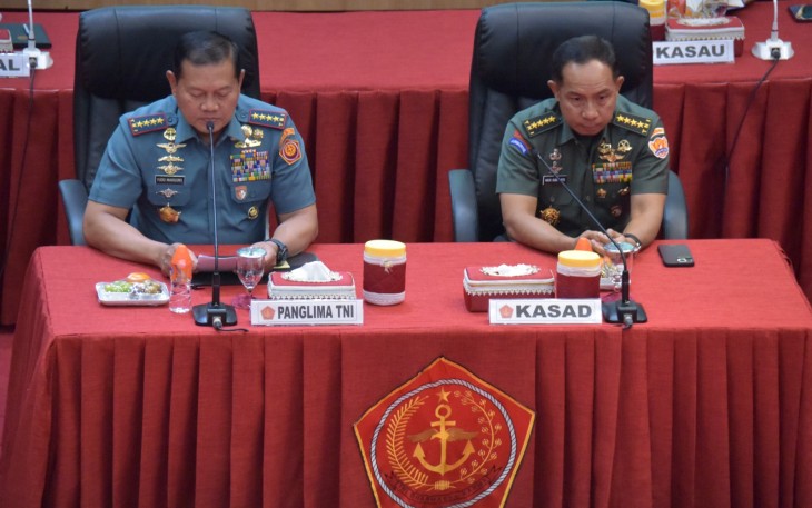 Pelaksanaan Exit Briefing dan penyerahan Memorandum oleh Laksamana TNI Yudo Margono yang merupakan Alumni Akademi Angkatan Laut (AAL) Angkatan 33 Tahun 1988 dilaksanakan bersama Panglima TNI yang baru yaitu Jenderal TNI Agus Subiyanto Alumni Akademi Militer (Akmil) Tahun 1991 yang sebelumnya menjabat sebagai Kepala Staf Angkatan Darat (Kasad)