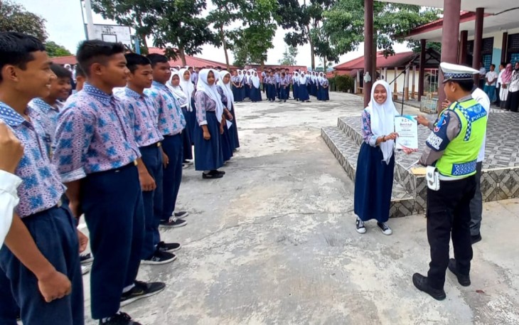 Polres Bintan Sosialisasikan Keselamatan Berlalulintas Kepada Pelajar