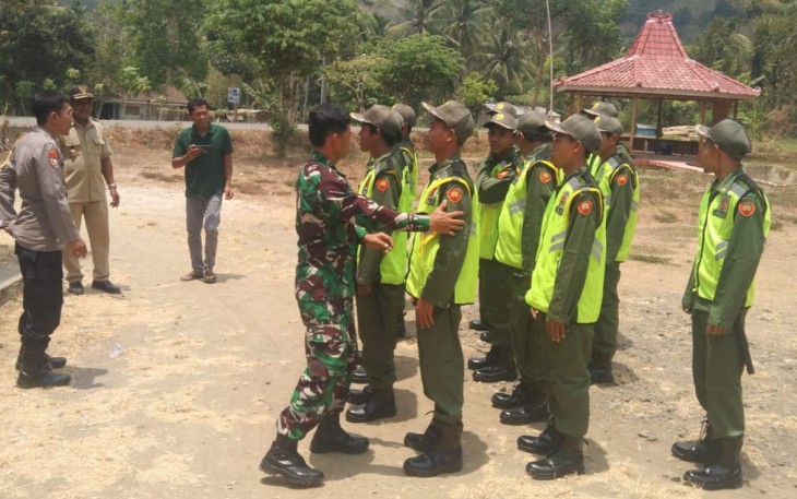 Babinsa Koramil 0801/03 Berikan Pembekalan Kepada Satlinmas