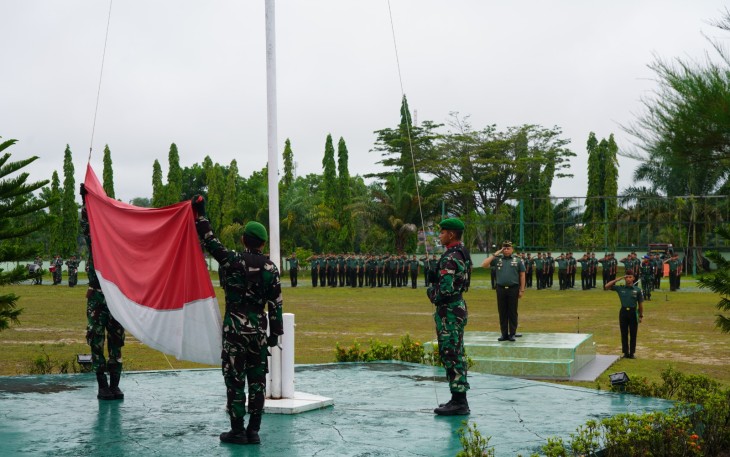 Prajurit Korem 121/ABW Laksanakan Pemeriksaan Buku Saku Netralitas TNI 