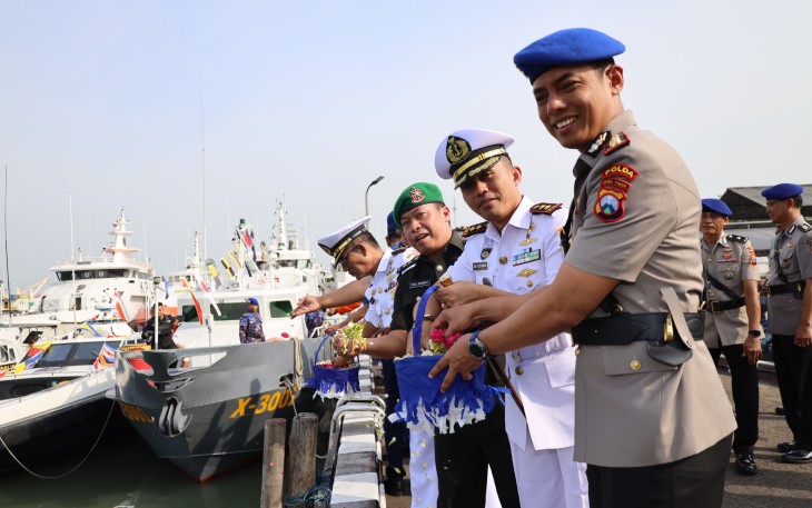 Dansatrol Lantamal V Hadiri Upacara Tabur Bunga Dalam Rangka HUT Ke-73 Polairud 