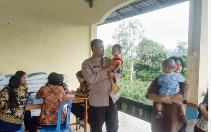 Bhabinkamtibmas Polres Kepahiang saat beri imbauan ke Masyarakat  