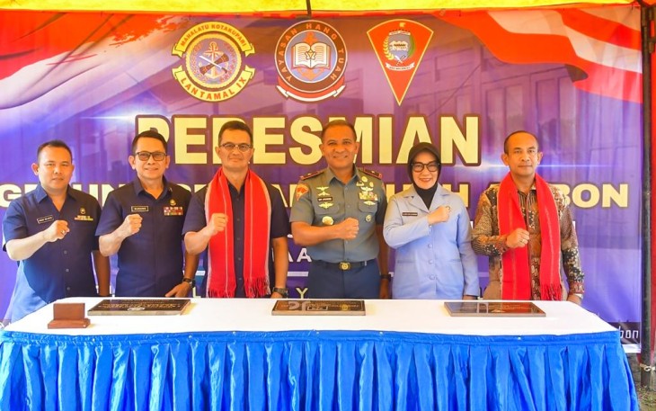 Ketua Umum Yayasan Hang Tuah Resmikan 3 RKB SD Hang Tuah Ambon