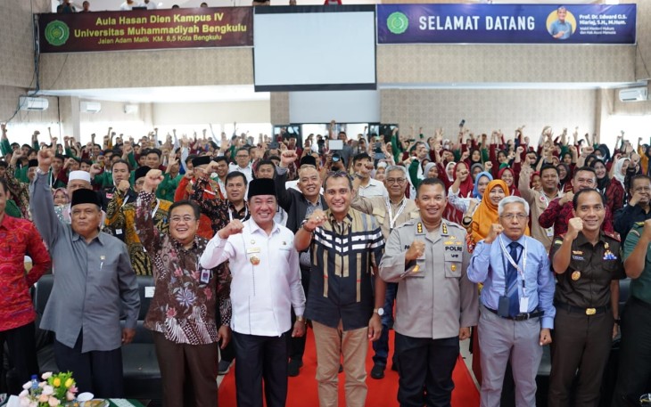 Wakil Gubernur Bengkulu Rosjonsyah Foto Bersama Wamenkumham Edward Omar Sharif Hiariej 