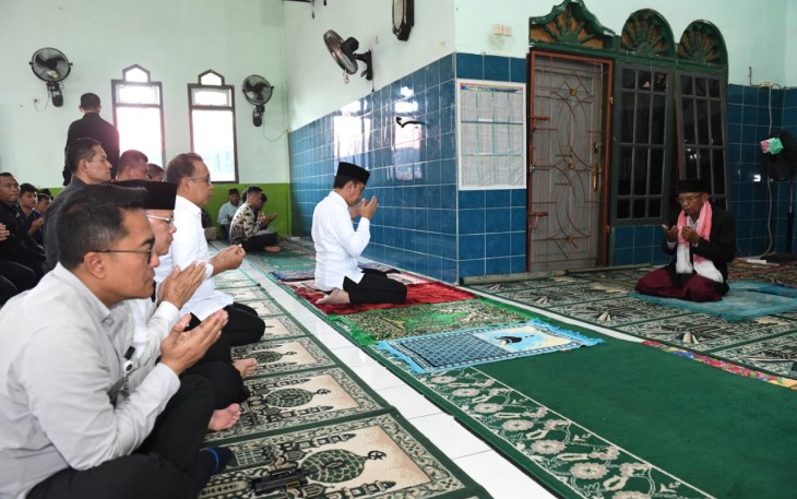 Presiden Jokowi Tunaikan Salat Jumat di Masjid Al Jihad Tanjung Agung
