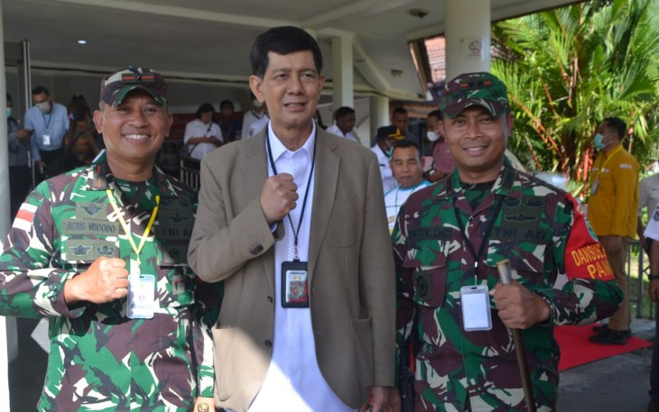 Dandim 1710/Mimika Dampingi Danrem 174/ATW Hadiri Bakti Sosial yang Digelar PPAD