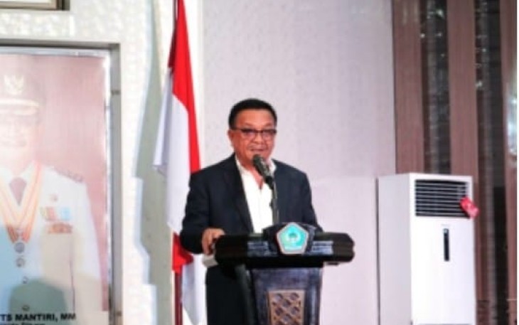Wali Kota Bitung Maurits Mantiri