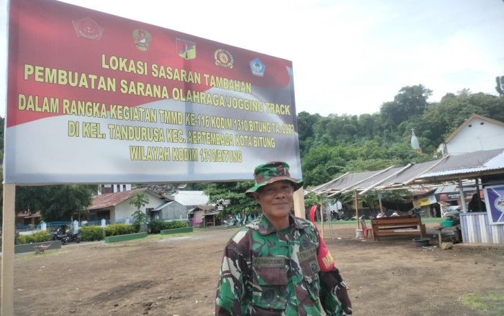 Dan SSK TMMD Ke-116 Kodim 1310/Bitung saat di temui di lapangan oleh awak media
