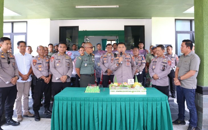 Polres Pesisir Barat saat beri Surprise di Markas Koramil Pesisir Tengah