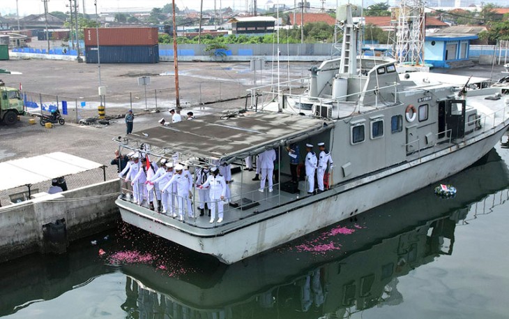 Lanal Semarang Laksanakan Tabur Bunga