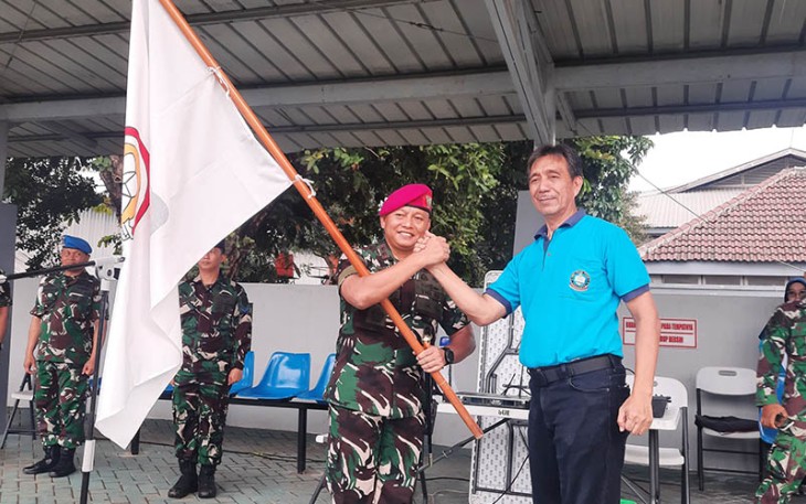 Komandan Detasemen Markas Seskoal Letkol Marinir Juli  Herman , M. Tr. Hanla., M . Juli  Herman M.Tr. Hanla. M.M  yang merangkap sebagai Komandan Pasukan Pelatih, (09/12/23) dengan didampingi oleh Kasatdik SMA Hang Tuah 1 Drs. Hamidi di Komplek Seskoal Jakarta.