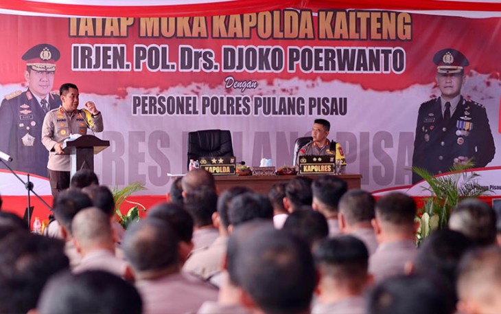 Kapolda Kalteng Irjen Pol Drs Djoko Poerwanto saat Sampaikan Arahan di Polres Pulpis.
