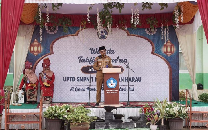 Bupati Limapuluh Kota, Safaruddin dalam sambutannya pada acara Wisuda Tahfidz Angkatan I dan launching sekolah digital di SMP N 1 Harau, Senin (20/2/2023). 
