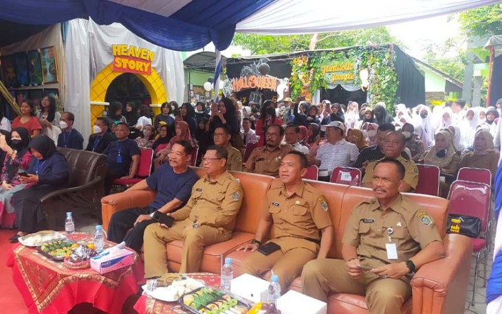 Pentas Seni tahun 2023 dibuka secara resmi oleh Bupati Tulungagung Drs. Maryoto Birowo, M.M., disaksikan oleh Kepala Dinas Pendidikan Pemuda dan Olahraga, Rahadi Puspita Bintara, S.E., M.Si., bersama undangan lainnya.