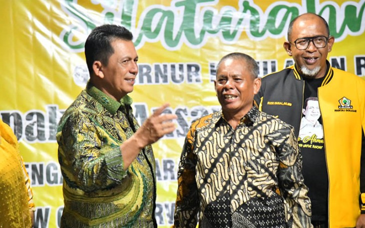 Gubernur Kepulauan Riau H. Ansar Ahmad saat bersilaturahmi bersama masyarakat Perumahan Taman Sari RW 001 & RW 003 Kelurahan Tiban Baru Kecamatan Sekupang Kota Batam, Minggu (06/08) malam. 