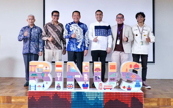 Bamsoet dalam Sosialisasi Empat Pilar MPR RI sekaligus Simposium Hukum Nasional, di Binus University, Jakarta, Selasa (14/11/23).