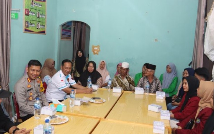 Kapolres Tapanuli Selatan (Tapsel), AKBP Imam Zamroni, SIK, MH, hadir menyapa warga Desa Sialogo, Kecamatan Angkola Barat, untuk sama - sama menjadikan narkoba musuh bersama.