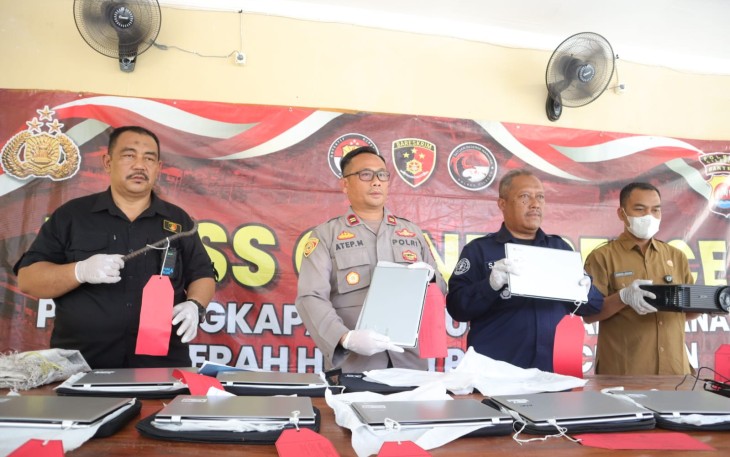 Kapolres Cilegon Polda Banten AKBP Eko Tjahyo Untoro melalui kapolsek Cibeber Iptu Atep Mulyana saat press conference.