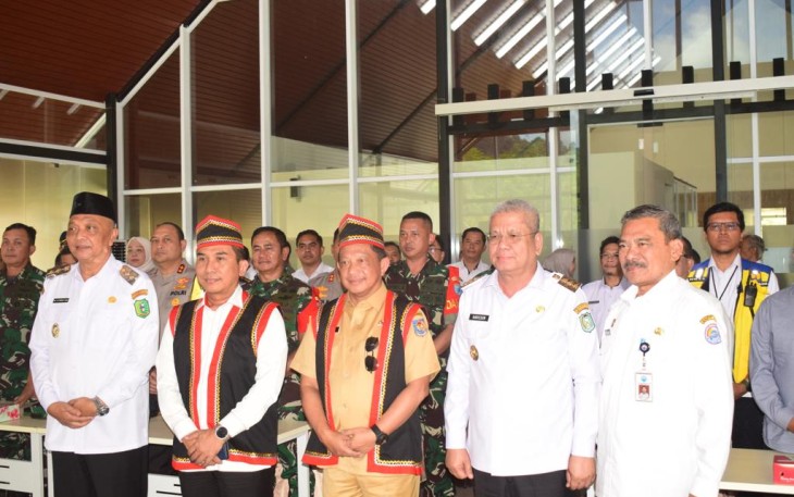 Pangdam XII/Tanjungpura, Mayjen TNI Iwan Setiawan, S.E., M.M., mendampingi kunjungan kerja Menteri Dalam Negeri Republik Indonesia, Tito Karnavian ke Pos Lintas Batas Negara (PLBN) Jagoi Babang, Bengkayang