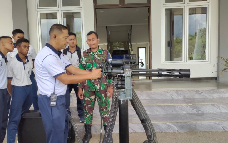 Prajurit Wing Udara 3 Puspenerbal Gelar Pemeliharaan Rutin Senapan Mesin 