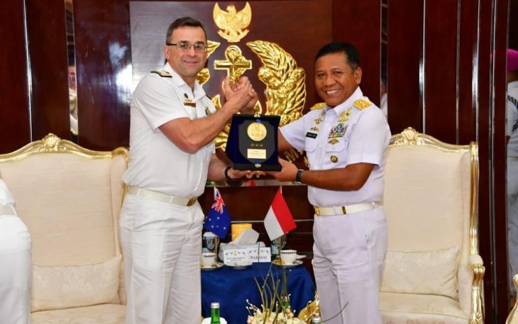 Wakasal Laksamana Madya TNI Ahmadi Heri Purwono saat menerima Courtesy Call Deputy Chief of Royal Australian Navy, Rear Admiral Jonathan Earley beserta delegasi di Gedung Utama Mabesal, Cilangkap, Jakarta Timur, Rabu (23/08). 