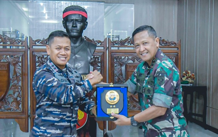 Pangkoarmada III Laksanakan Kunjungan Kehormatan ke  Pangdam XVI Pattimura
