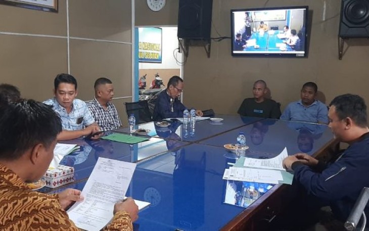 KBO Sat Resnarkoba Polres Tapsel, Ipda TP Saragih, SH, yang mewakili Kasat, AKP S Sagala, SH, mengantarkan langsung dua pria berinisial, FKR (19), dan ALH (32) untuk proses Asesmen ke BNNK setempat.