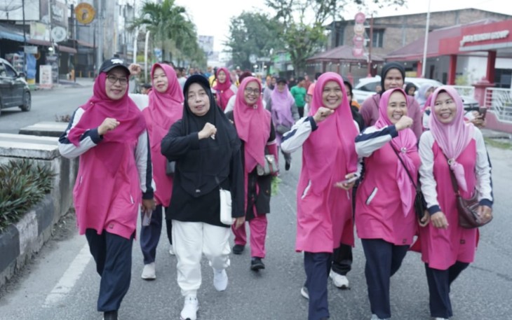 Bupati Lepas Gerak Jalan Santai Dalam Rangka Hari Guru Nasional dan HUT ke-78 PGRI