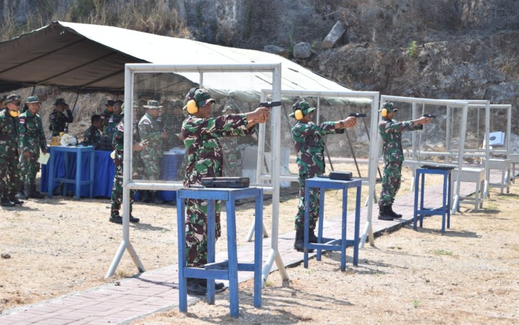 Lanudal Kupang Gelar Latihan Menembak