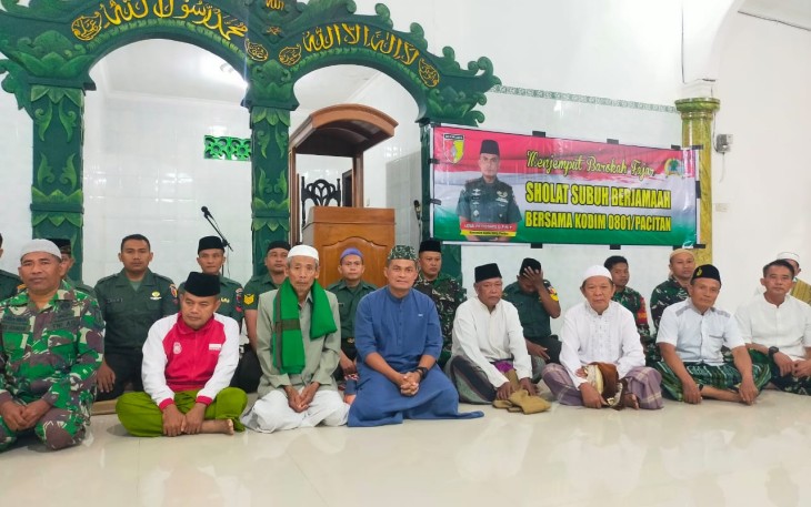 Dandim 0801/Pacitan Sholat Subuh Berjamaah Bersama Masyarakat