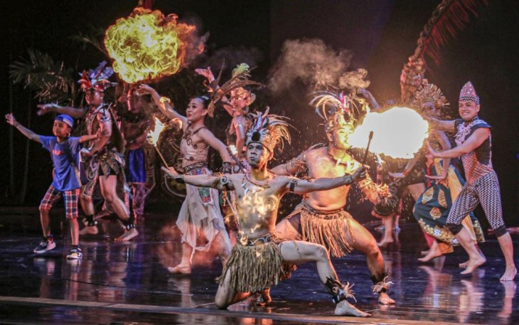 Indonesia menyuguhkan ragam budaya Tanah Air dalam gelaran Konferensi Tingkat Tinggi (KTT) Archipelagic and Island States (AIS) Forum 2023 melalui program ‘Cultural Experience’, yang diselenggarakan di Bali Nusa Dua Theater, Bali, Rabu (11/10/2023). (Kemenparekraf)