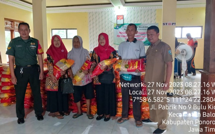 Babinsa Kodim 0802/Ponorogo Pendampingan Pembagian Bibit Padi 