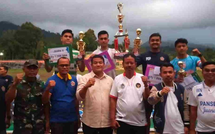 Ketua KONI Pasaman Tommy Irawan Sandra Tutup Turnamen Sepak Bola Karang Taruna Tanbertara Cup II 2023