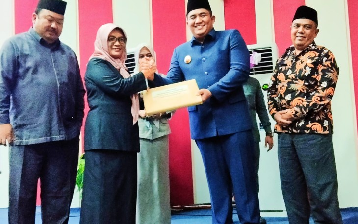 Bupati Bintan Roby Kurniawan saat menghadiri Rapat Koordinasi yang digelar DPRD Kabupaten Bintan