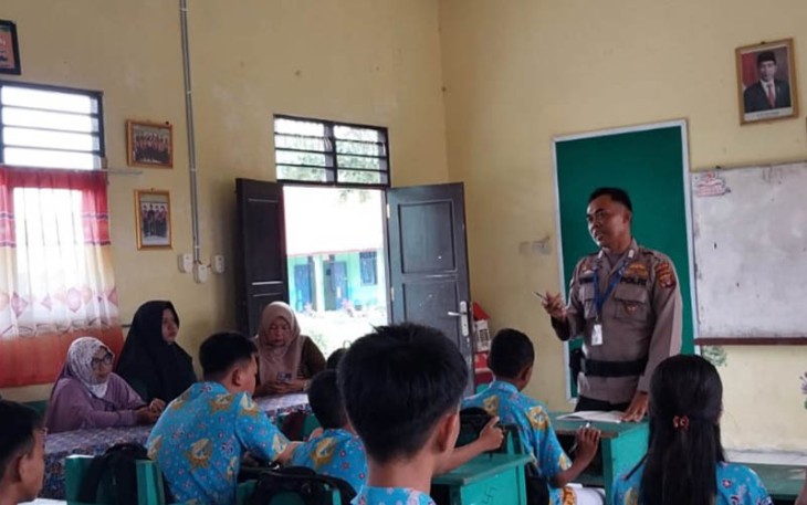 Ditpolairud saat Jadi Motivator di SMP N 9 Sampit