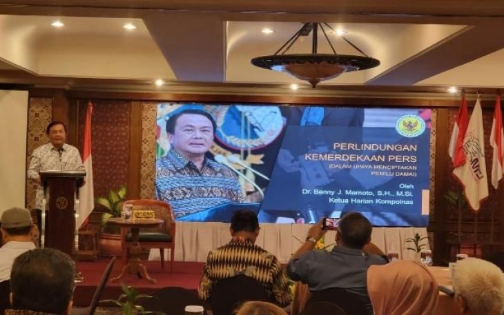Ketua Harian Kompolnas Dr Benny Josua Mamoto Buka Rapimnas SMSI