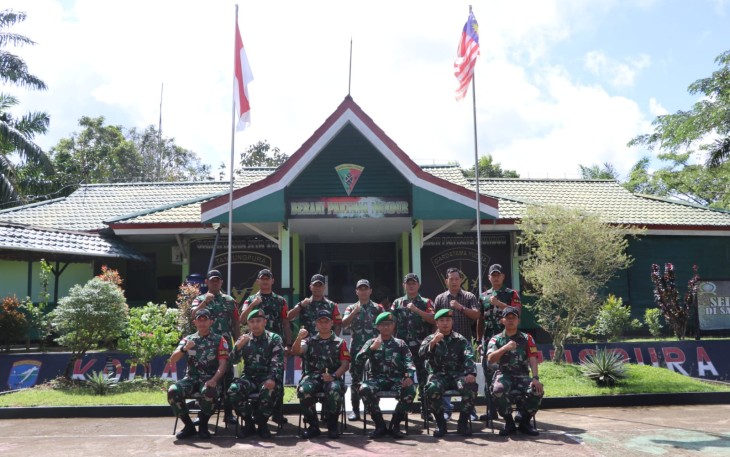 Satgas Pamtas RI-MLY Yonif 645/Gardatama Yudha Terima Kunjungan Danbrigif 19/Khatulistiwa