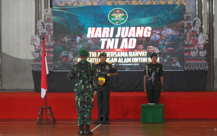 Pangdam IX/Udayana Mayjen TNI Harfendi,S.I.P.,M.Sc saat sebagai Irup peringatan Hari Juang TNI AD Ke 78 Tahun 2023, pada Jumat (15/12/2023)  di GOR Yudomo Asrama Praja Rakcaka Kepaon, Desa Pemogan, Kota Denpasar