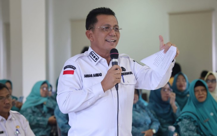 Gubernur Ansar Ahmad 