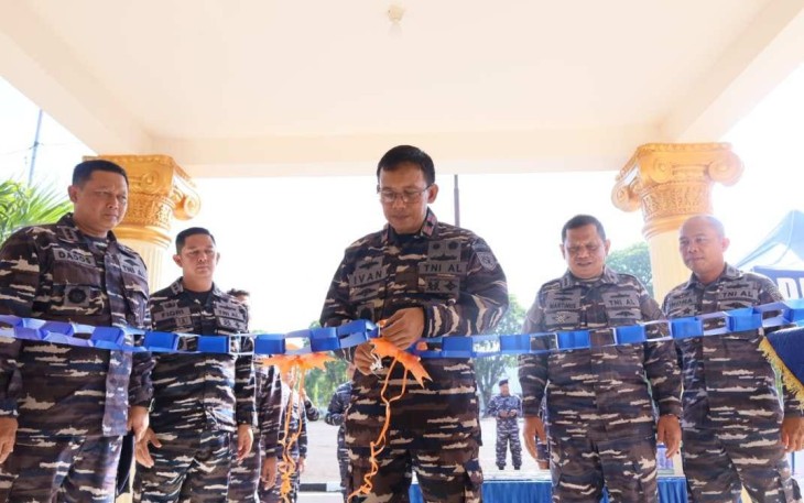 Komandan Lantamal VI (Danlantamal VI) Laksamana Pertama TNI Ivan Gatot  Prijanto, S.E., M.Tr.Opsla., MEresmikan Masjid Jami’atul Bahari Mako Lantamal VI Makassar Rabu (13/12/2023)