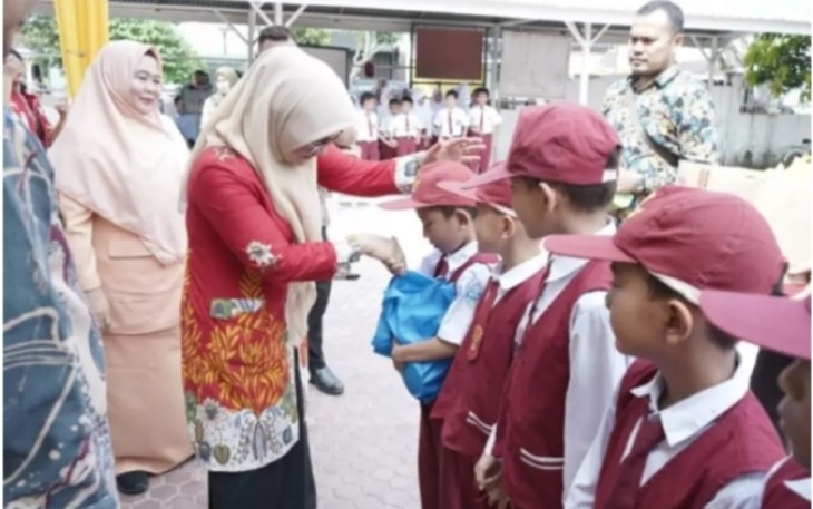500 Anak Sekolah Dasar di Berikan Makanan Tambahan