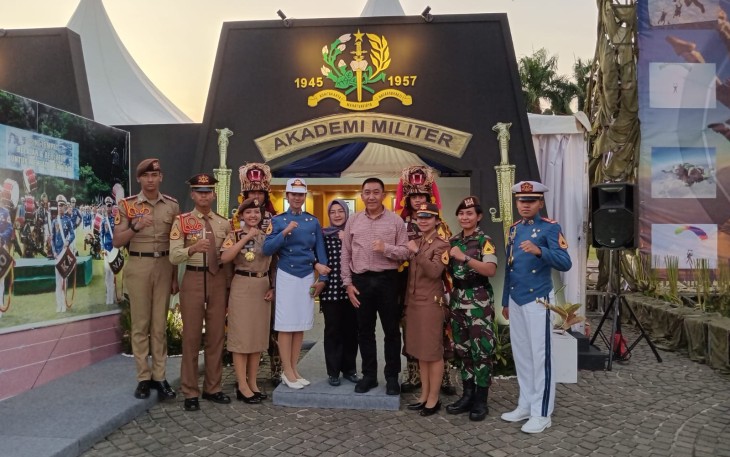 Gubernur Akademi Militer Tinjau Stan Taruna Akmil di Monas Jakarta