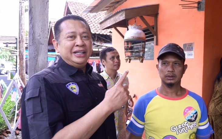 Bamsoet saat meninjau rumah penerima bantuan BSPS di Kabupaten Purbalingga Jawa Tengah, Jumat (17/11/23).