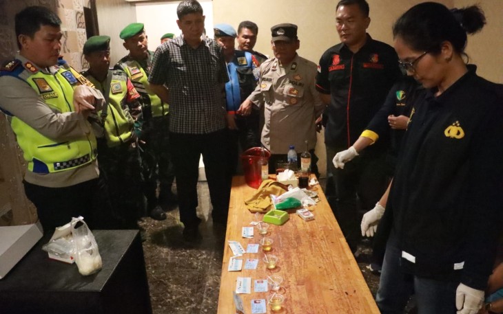 Kapolres Simalungun saat Pimpin Razia Tempat Hiburan Malam di Perdagangan