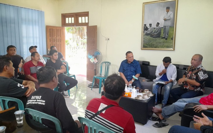 Ketua komsi D DPRD Jawa Timur dr Agung Mulyono saat blusukan ke desa Tegaldlimo dan Purwojarjo, kabupaten Banyuwangi pada Jumat (3/3).