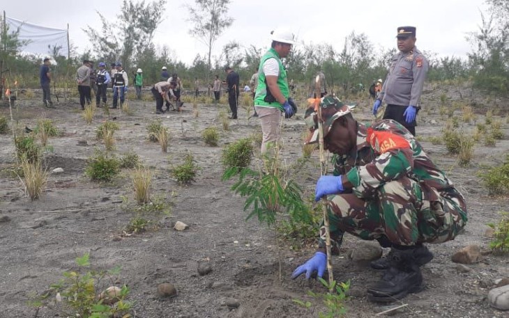Danramil 1710-03/Kuala Kencana Hadiri Kegiatan Penanaman Pohon