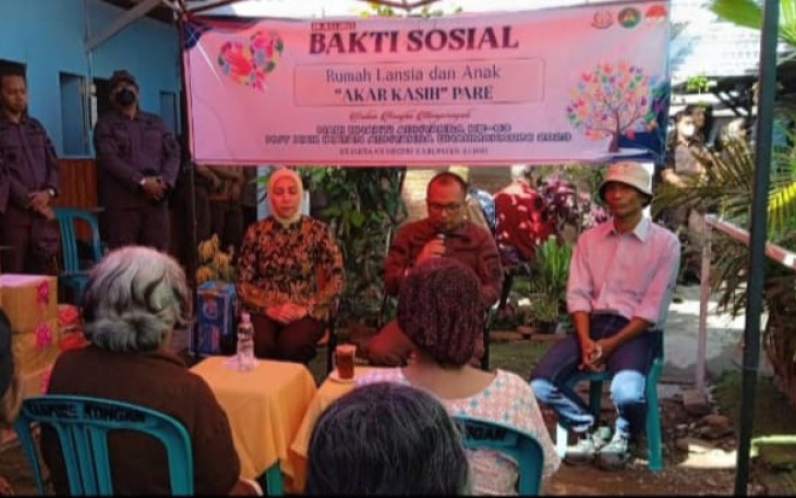 Kejari Kabupaten Kediri Gelar Baksos di Rumah Lansia dan Anak Akar Kasih Pare 