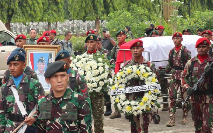 Prosesi pemakaman Almarhum Doni Monardo di Taman Makam Pahlawan Kalibata pada hari ini, Senin (4/12). 