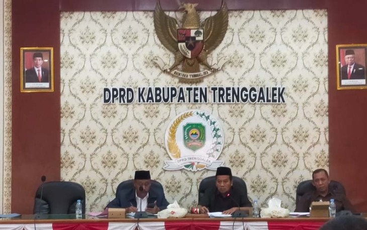 Komisi III DPRD Kabupaten Trenggalek, pada saat klarifikasi 3 OPD di aula, Kamis (23/2/2023) (Foto : Hardi Rangga klikwarta.com).