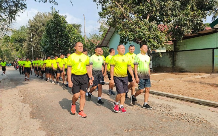Personil Kodim 0801/Pacitan Laksanakan Lari Pagi Demi Jaga Kesehatan